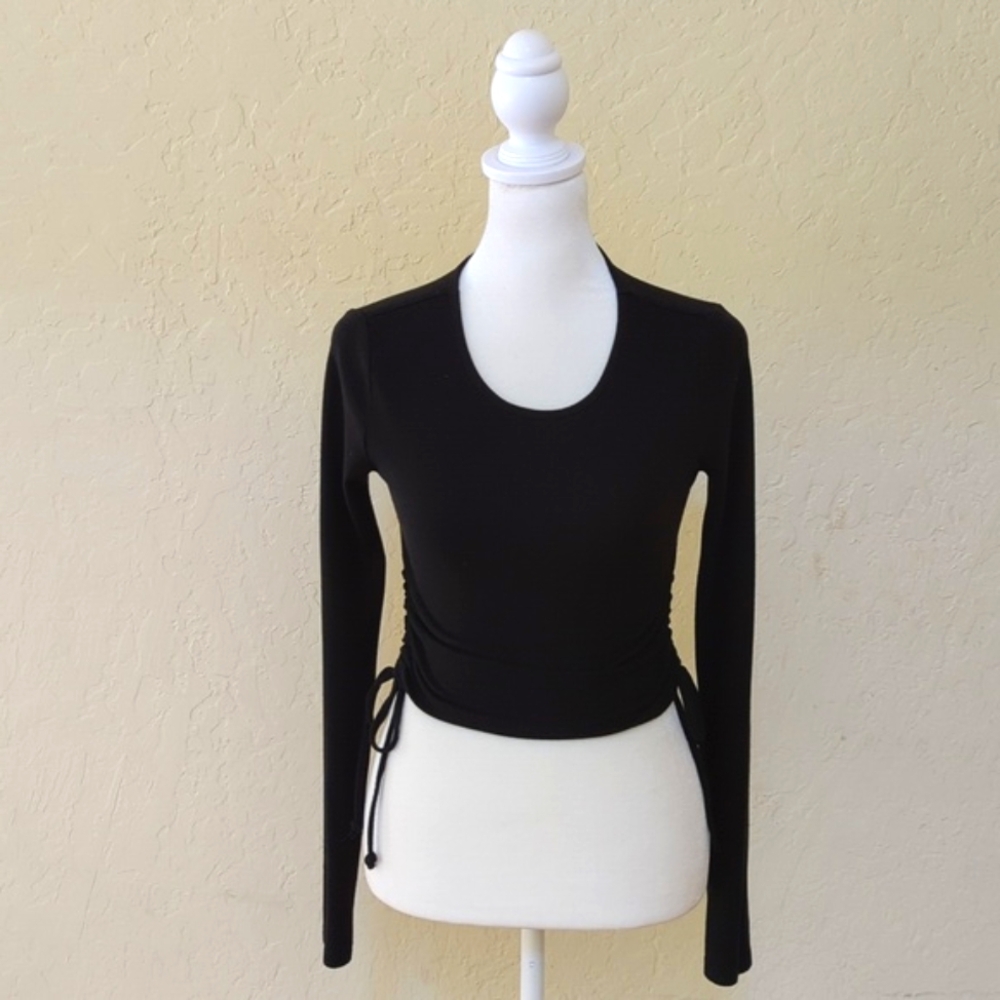 🌻 Forever 21 Long Sleeve Fitted Ruched Cropped Tee Size Medium